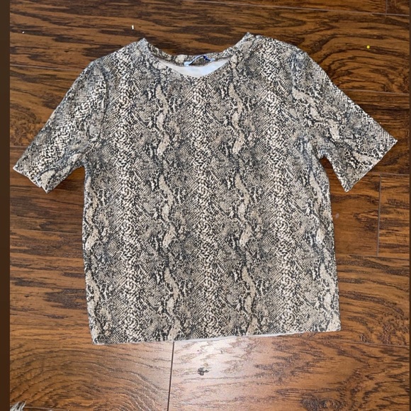 Animal skin top - Picture 2 of 2